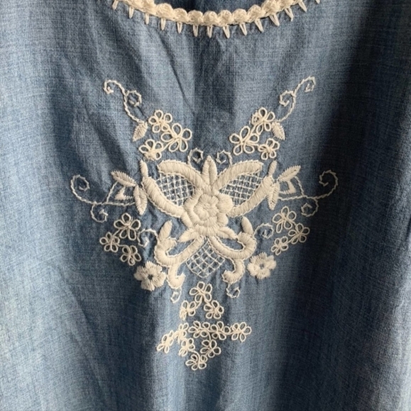 LUCKY BRAND Blue Chambrey Crochet Drawstring Blouse Women's XS Embroidered EUC - Picture 4 of 10